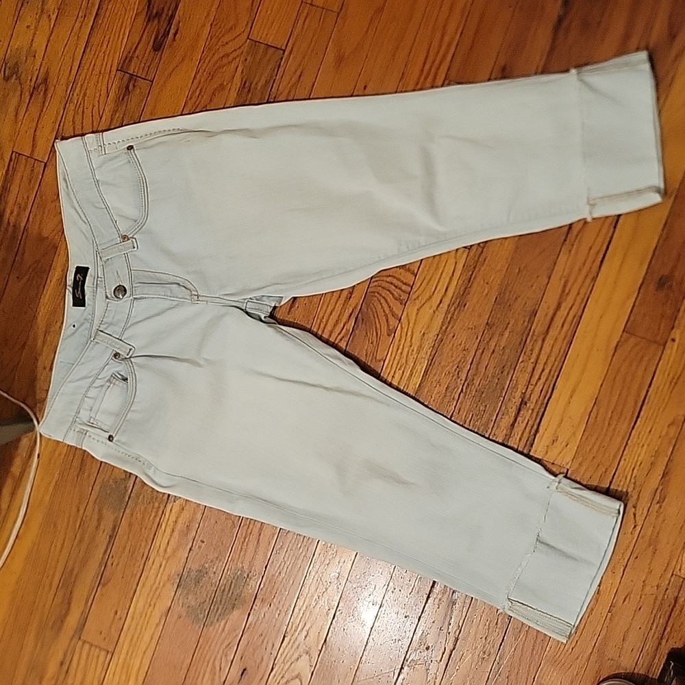 Cropped‎ relaxed fit 7 jeans with contrast stitching. Boho Coastal Casual